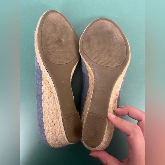 Coach And Four Women's Size 9 Peep Toe Espadrille Canvas Wedges Blue Chambray - Picture 8 of 8